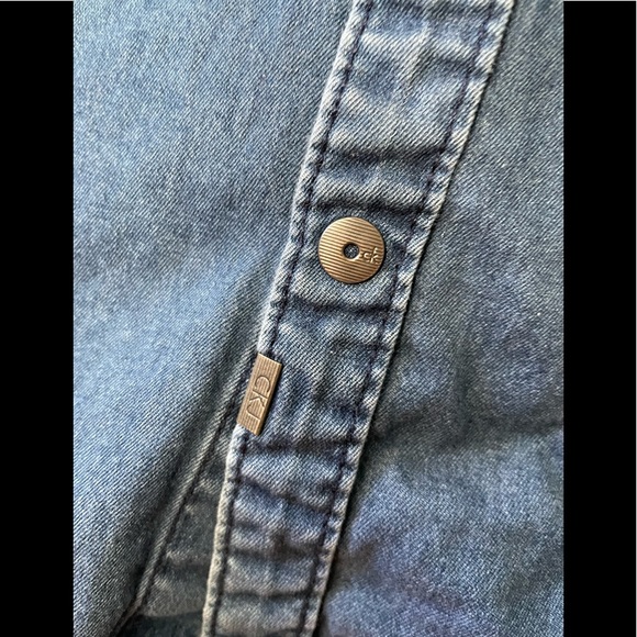 EUC mens Calvin Klein snap up shirt size small. 100% cotton - Picture 5 of 6